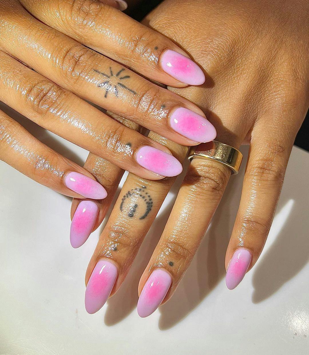 Libra would wear pink aura nails.