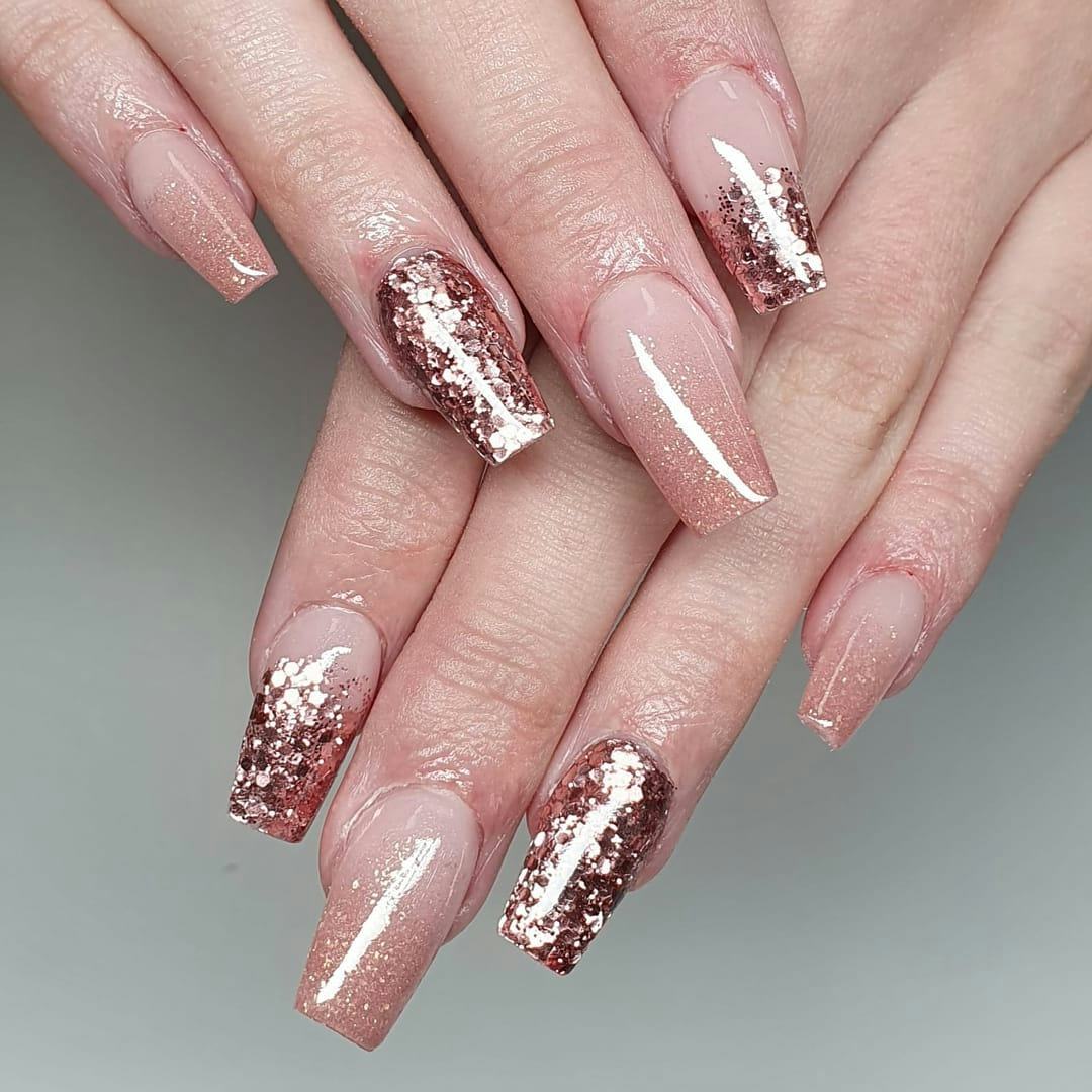 Try mixed metal rose gold nails.
