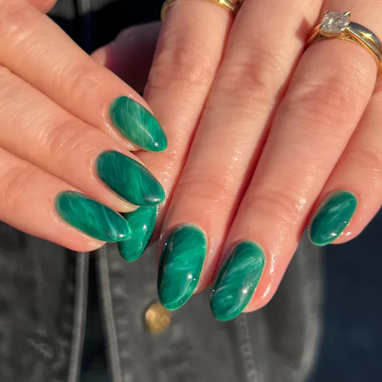 homecoming nails for green dress Prom Nails to match Emerald green dress! #promnails #bloomingnails #greengold #emeraldgreen
