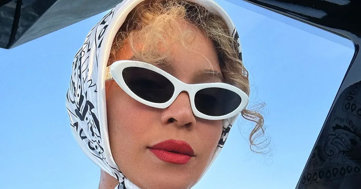 Beyoncé's 'Teddy Bear Blonde' Hair Color Is The Coziest Shade For Fall