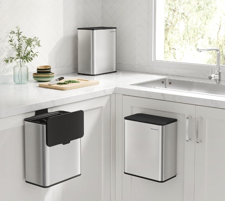 SONGMICS Hanging Trash Can