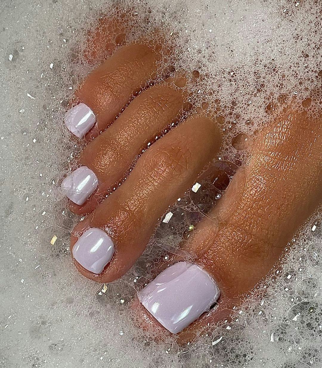 Lilac chrome is the perfect pedicure for Libra season 2024.