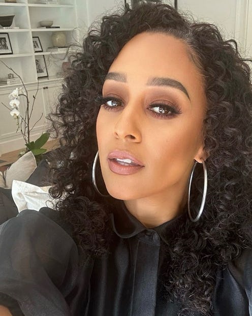 Tia Mowry curly hair