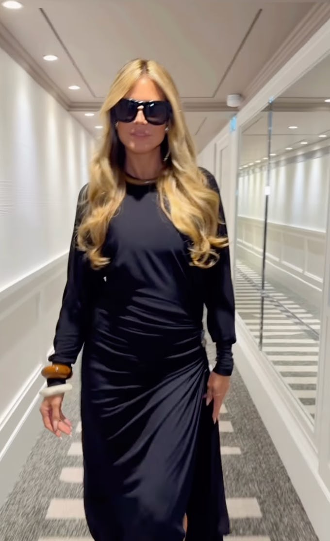 Heidi Klum&rsquo;s LBD featured a massive cut-out slit.