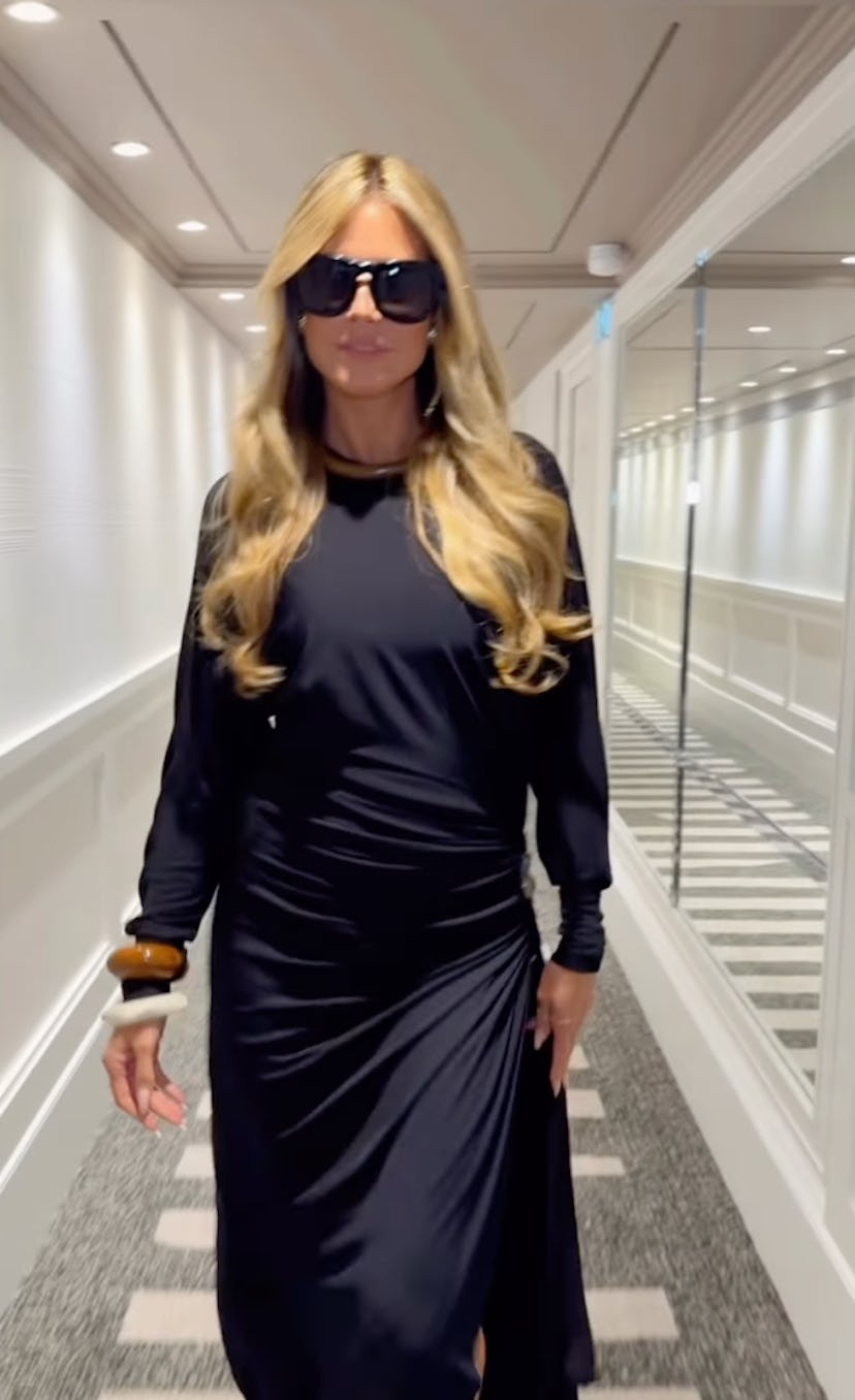 Heidi Klum’s LBD featured a massive cut-out slit.