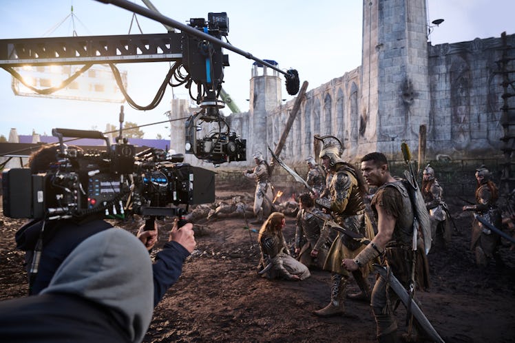 Robert Aramayo, Benjamin Walker, and Ismael Cruz Cordova behind the scenes of The Lord of the Rings:...