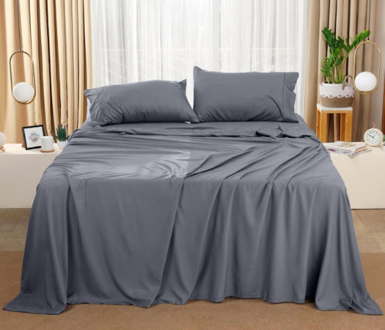 Utopia Bedding Queen Bed Sheets Set (4-Piece)