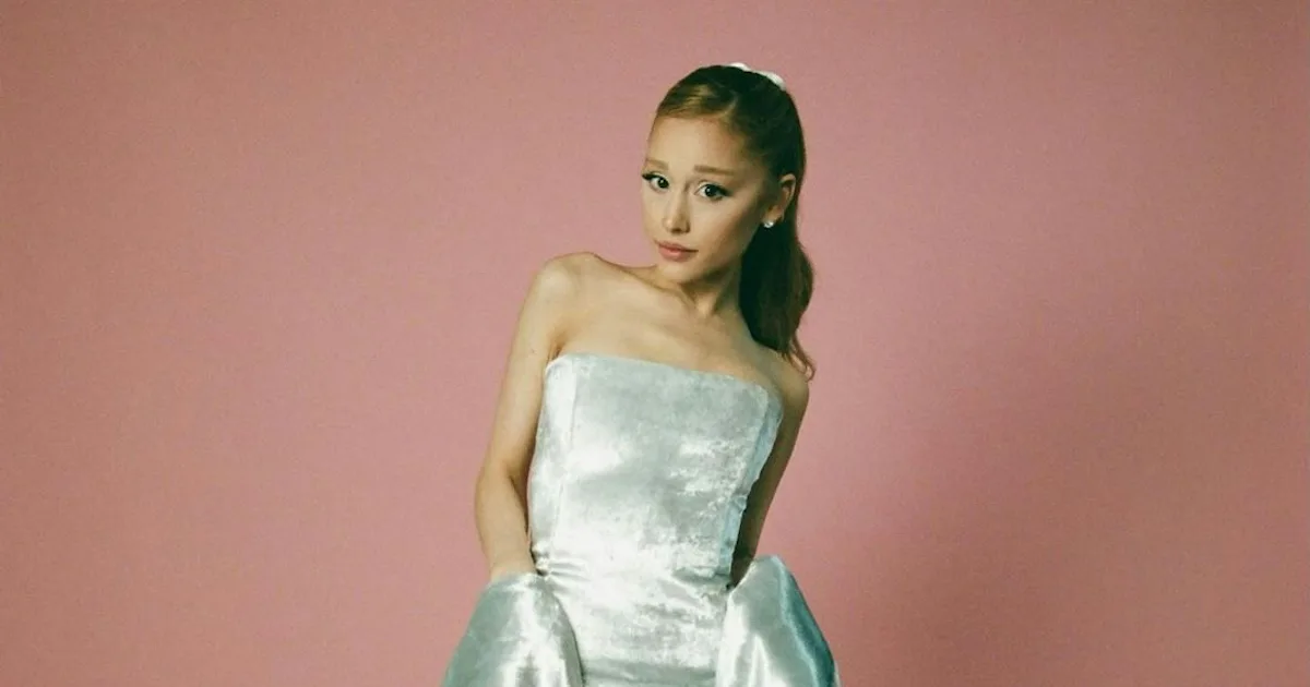 Ariana Grande's 'Wicked' Green Dress Turns Pockets Into Sculpture Ariana Grande's 'Wicked' Green Dress Turns Pockets Into Sculpture