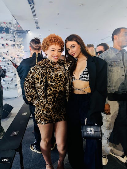 img_4956 アイス スパイスと有名なバーガー: Victoria Justice の Vetements の写真日記をご覧ください