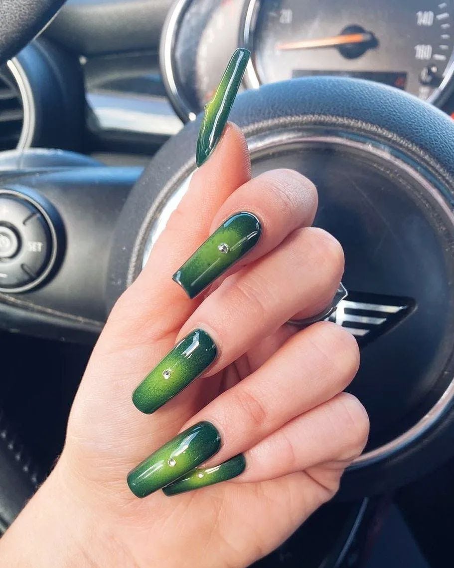Taurus signs would wear green cat-eye nails.