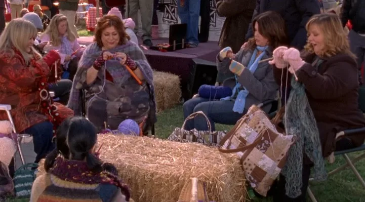 these-gilmore-girls-fall-episodes-bring-the-coziest-vibes