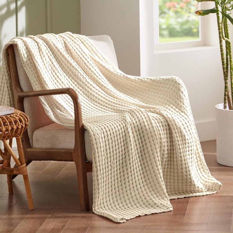 Bedsure Cooling Cotton Waffle-Knit Blanket