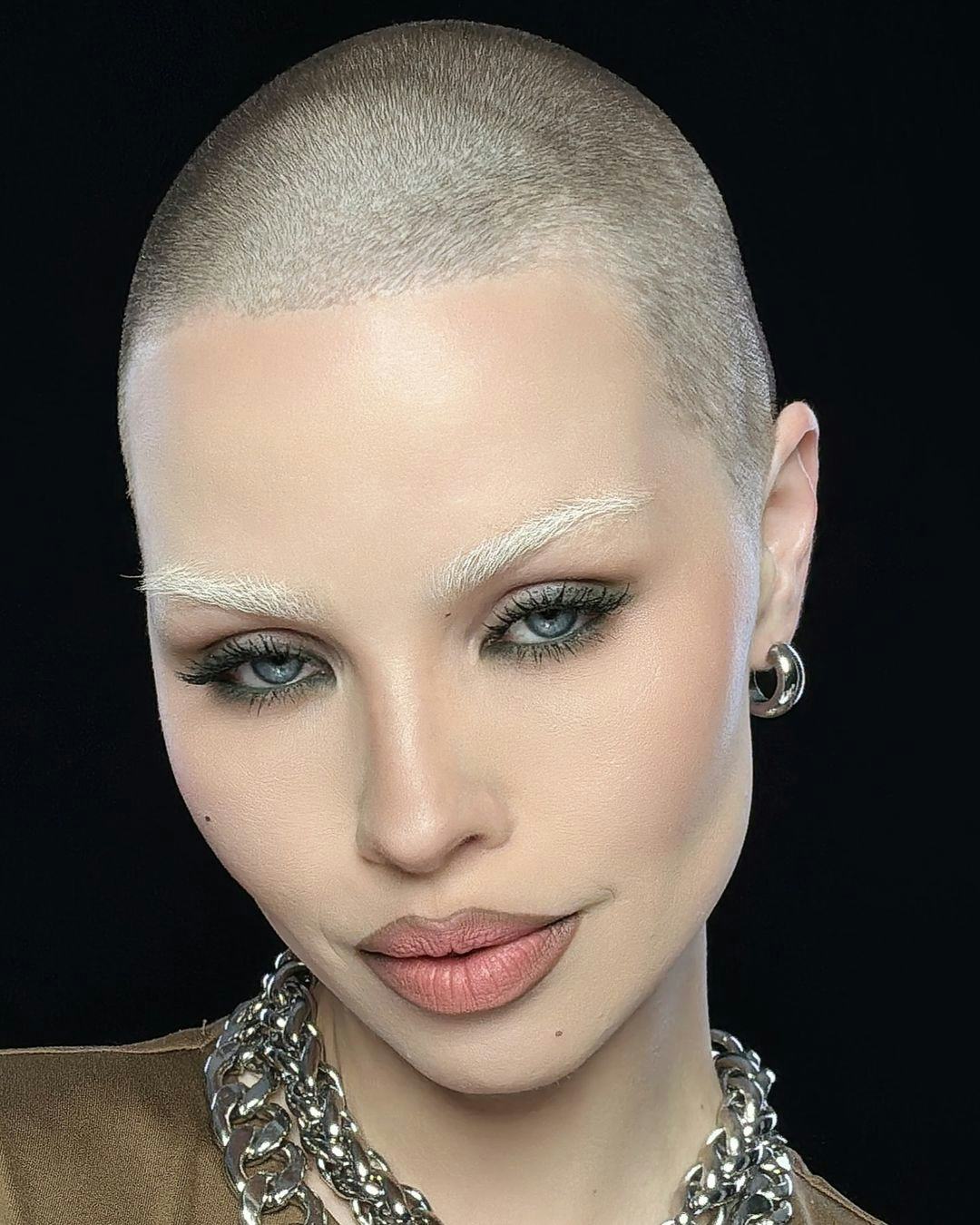 Try minimal pops of cool-toned makeup for fall 2024.