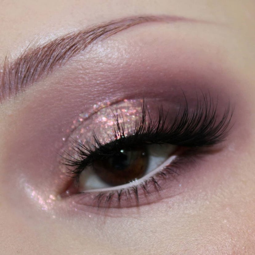 Try mauve eyeshadow looks for fall 2024.