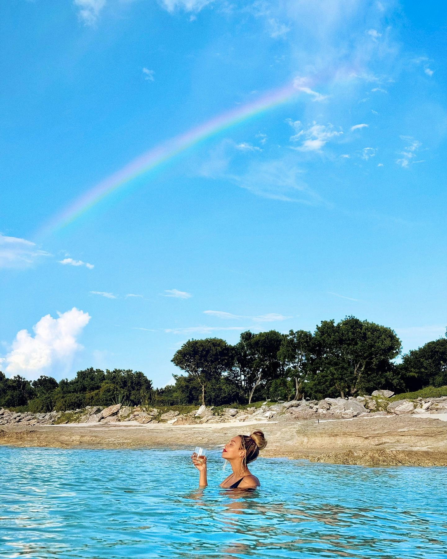 Beyonce rang in her b-day in the teeniest dress with an old Hollywood twist.
