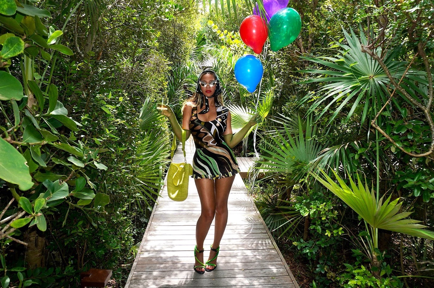 Beyonce rang in her b-day in the teeniest dress with an old Hollywood twist.