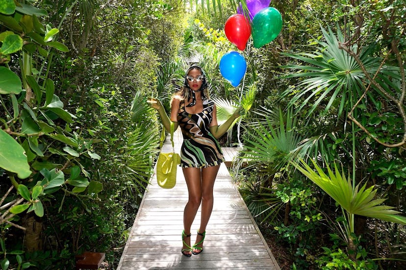 Beyonce rang in her b-day in the teeniest dress with an old Hollywood twist.