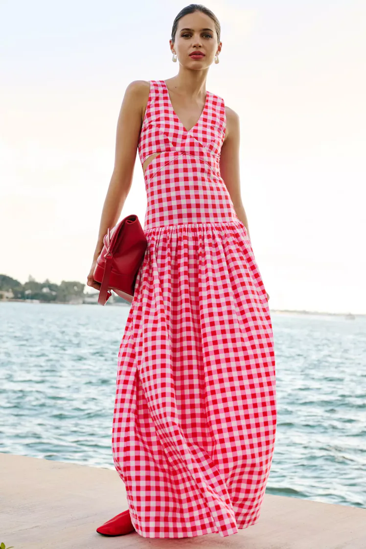 Taylor Swift US Open Red Gingham Dress Dupes For Fall Date Nights Taylor Swift US Open Red Gingham Dress Dupes For Fall Date Nights