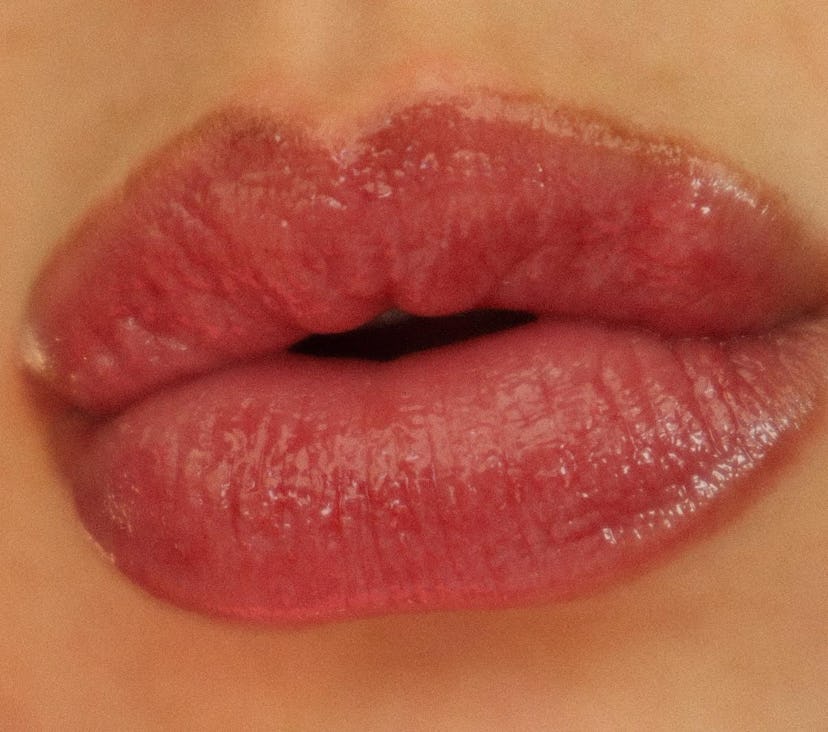 An honest review of the Hourglass Phantom Volumizing Glossy Lip Balm in shade Red 0.