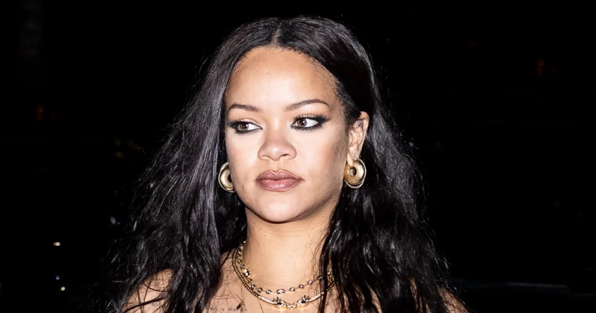 Rihanna’s Guide To Accessorizing Rihanna’s Guide To Accessorizing