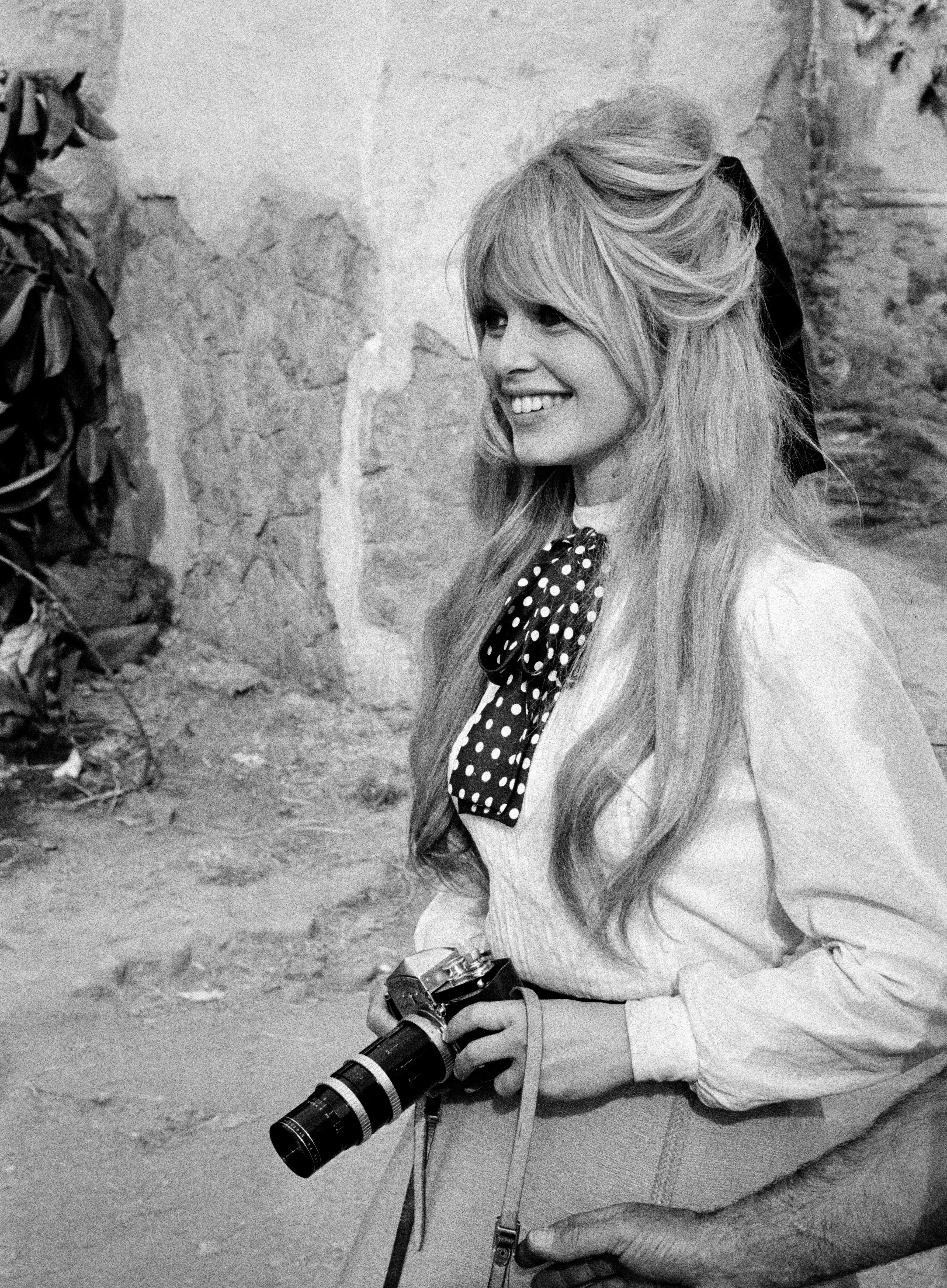 1960s-inspired glamour is on-trend for 2025.