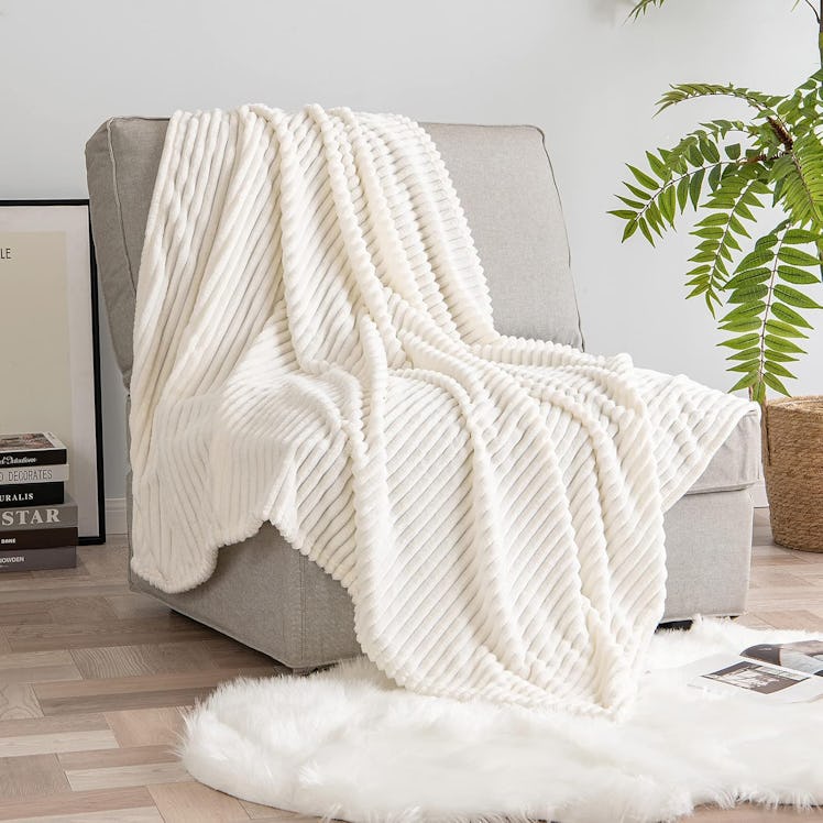 MIULEE Ribbed Throw Blanket