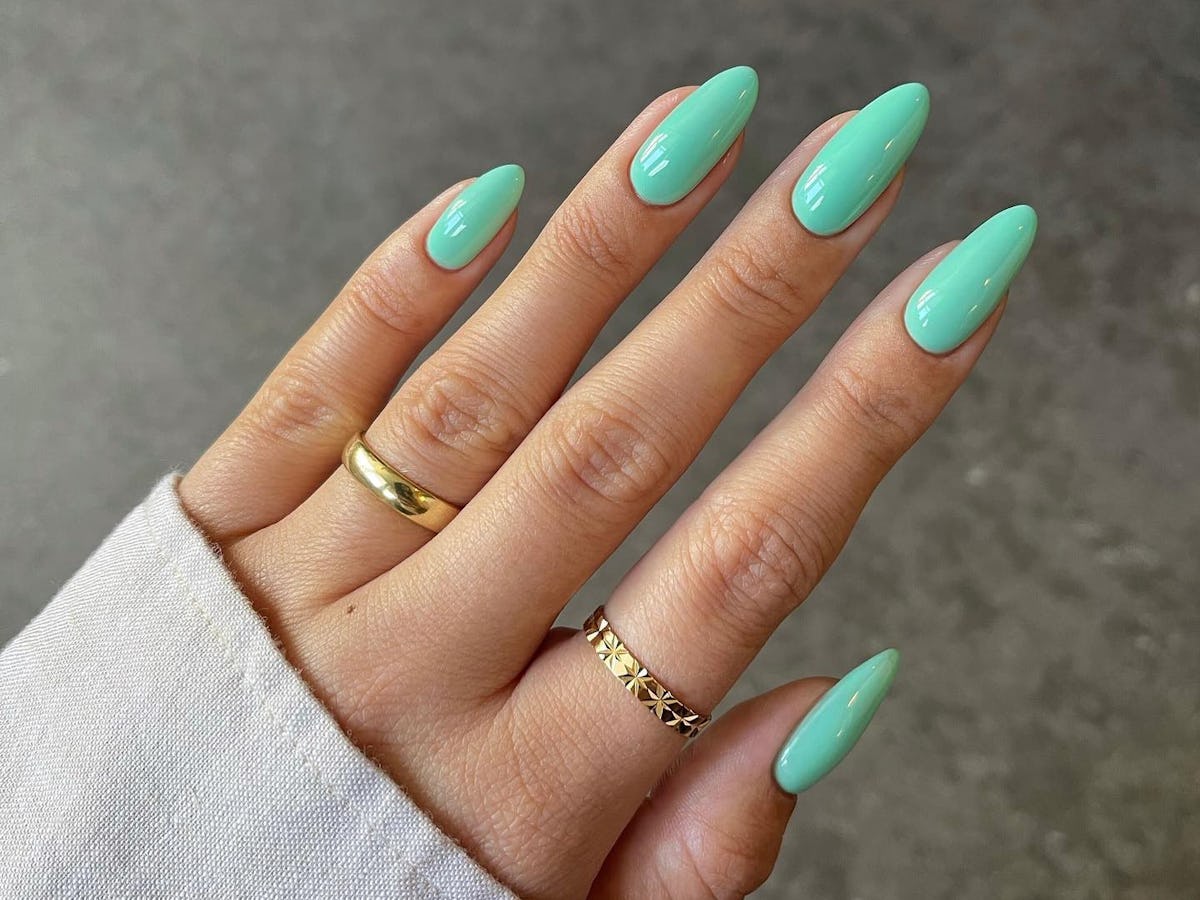 Seafoam Gloss Nude Shines in 2025