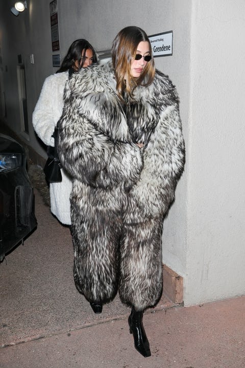 Hailey Bieber&rsquo;s oversized fur coat