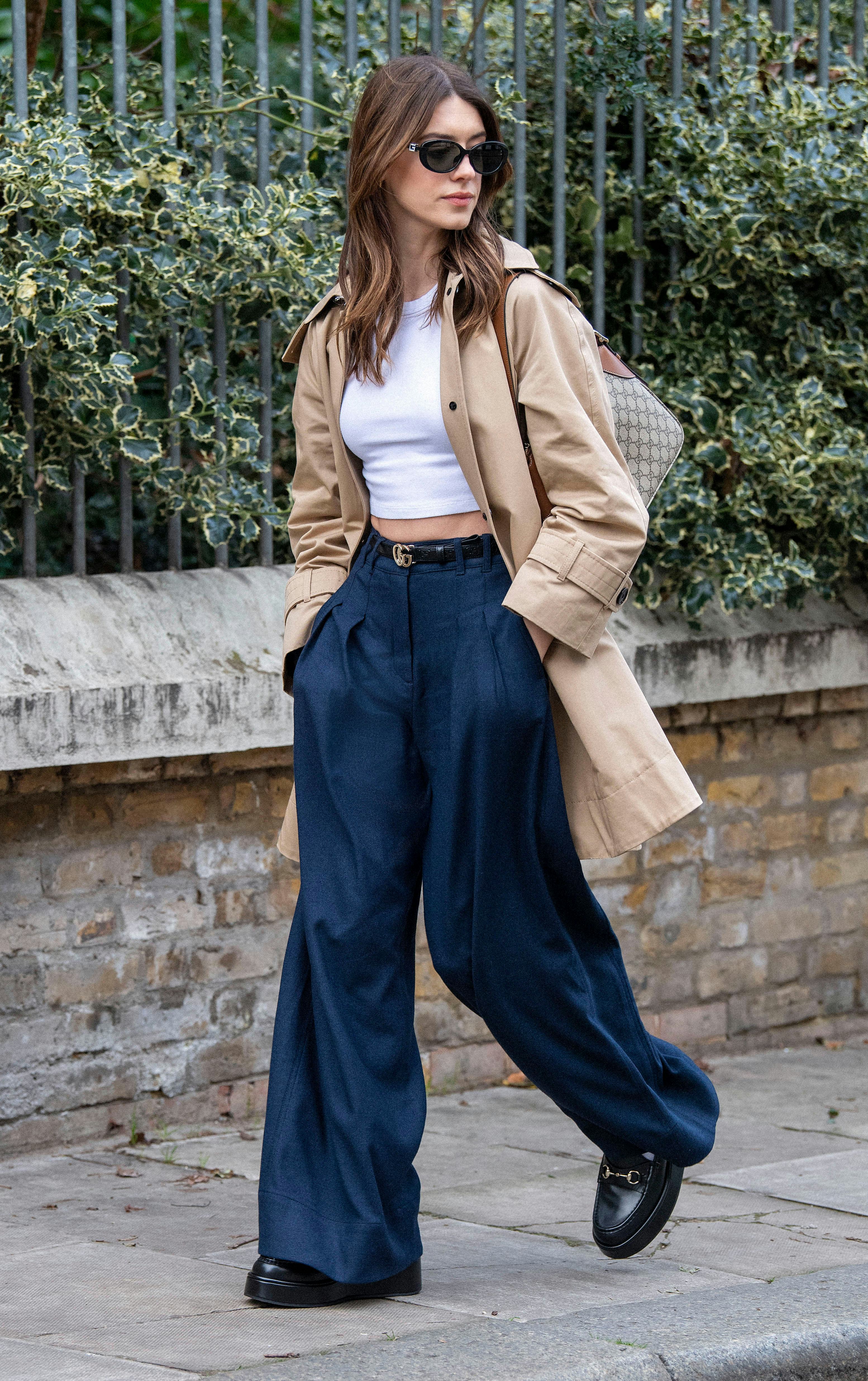 Daisy Edgar-Jones wears a crop top and jeans.