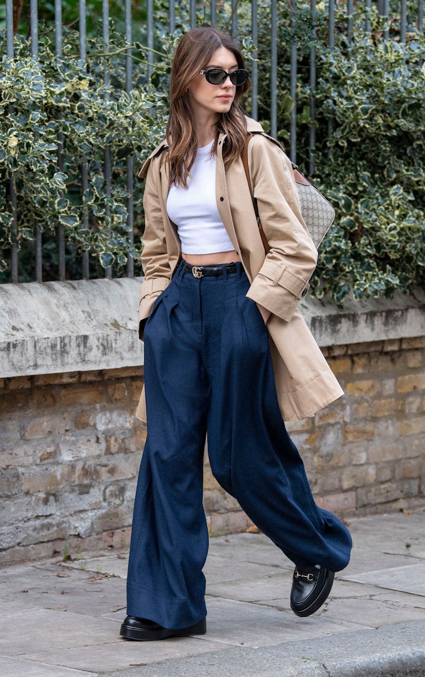 Daisy Edgar-Jones wears a crop top and jeans.