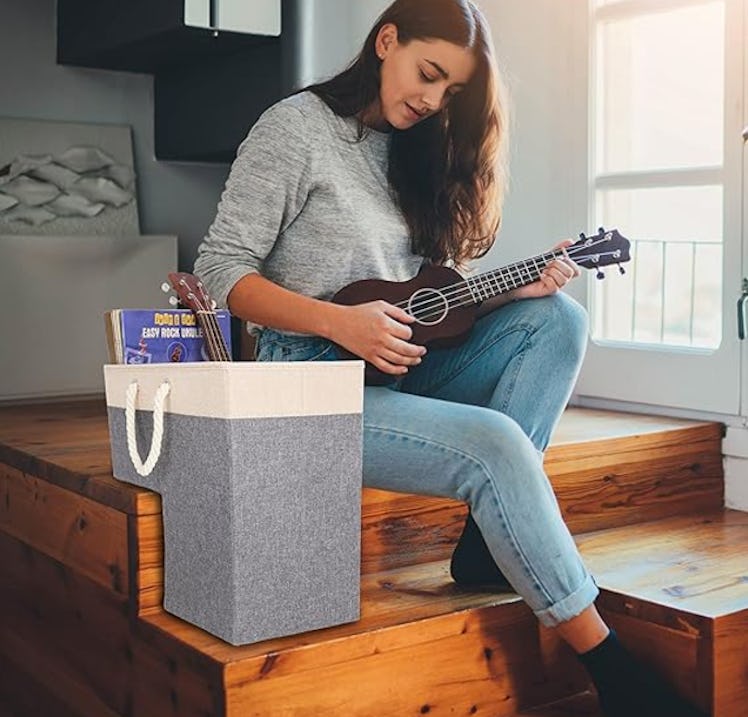 SAM AND MABEL Stairway Storage Basket