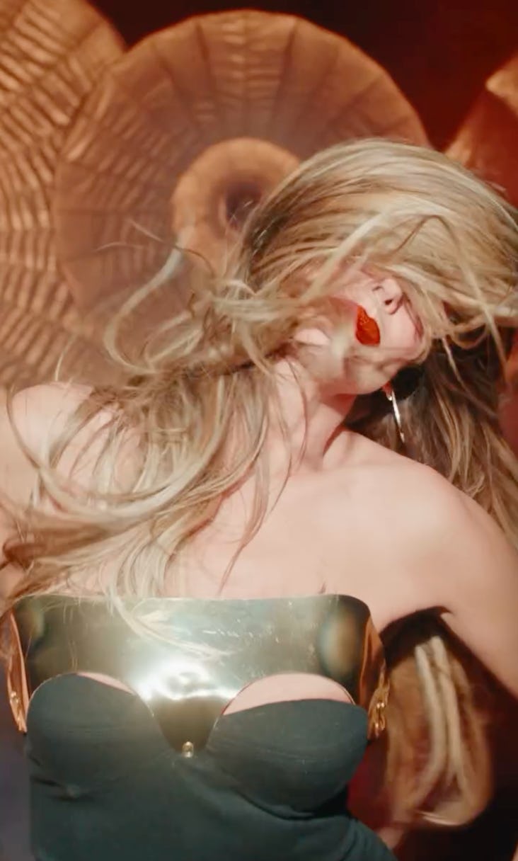 Heidi Klum&rsquo;s cutout dress