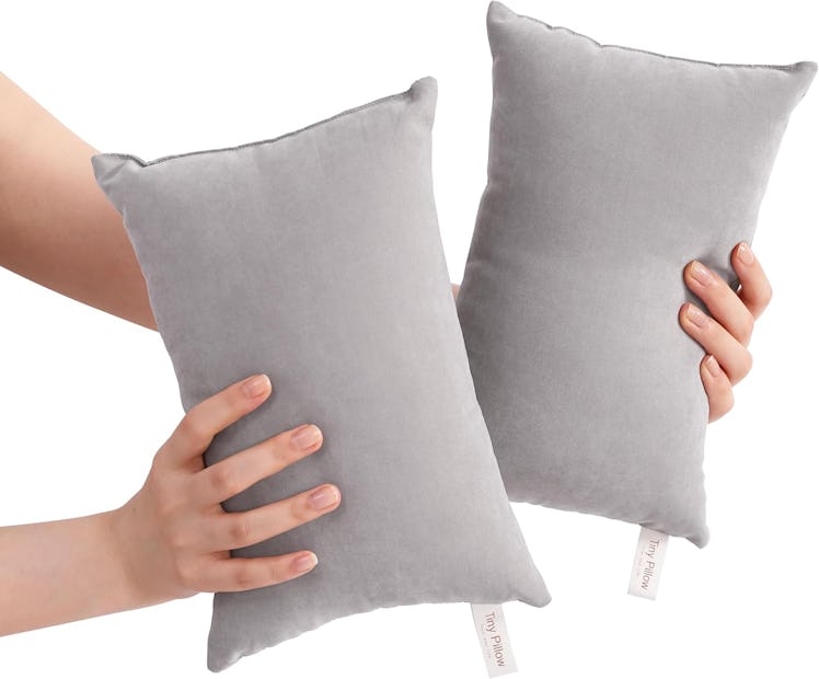 BEDSUM Mini Travel Pillows (2-Pack)