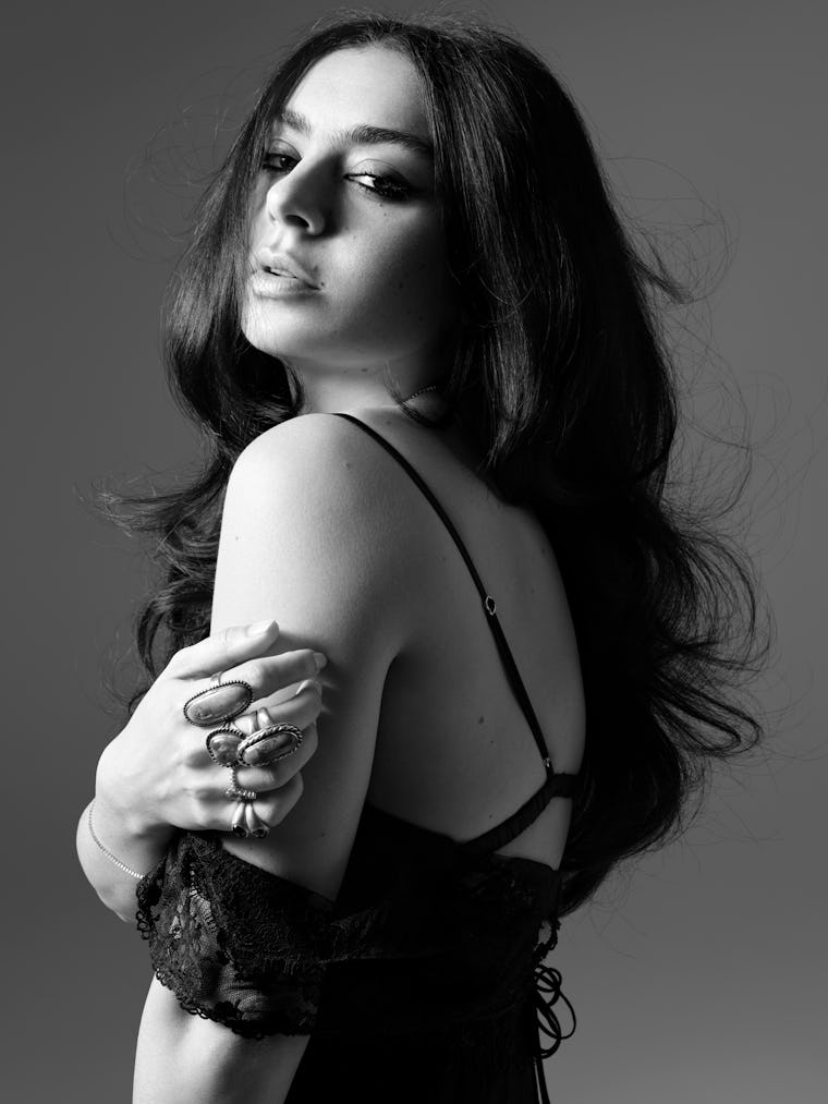 w-magazine_charli-xcx_02.jpg?w=760&h=101