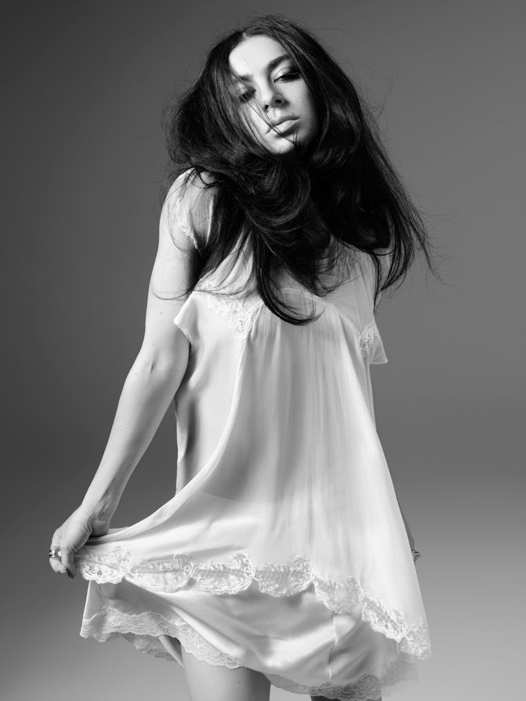 w-magazine_charli-xcx_05.jpg?w=760&h=101