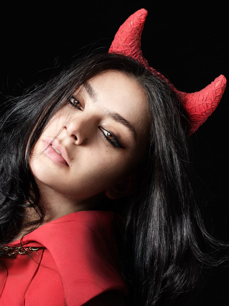 w-magazine_charli-xcx_06.jpg?w=760&h=101