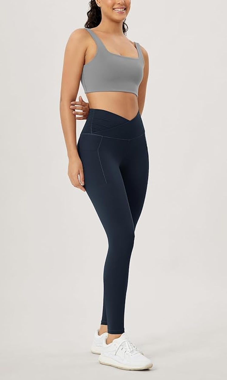 ODODOS Cross-Waist Leggings With Pockets