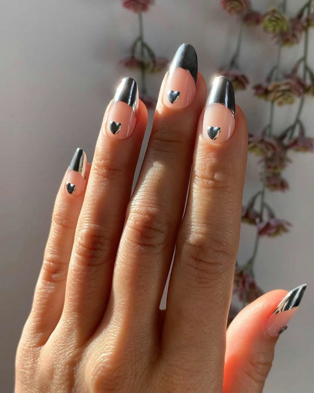 2025 Love Motif Nail Trends