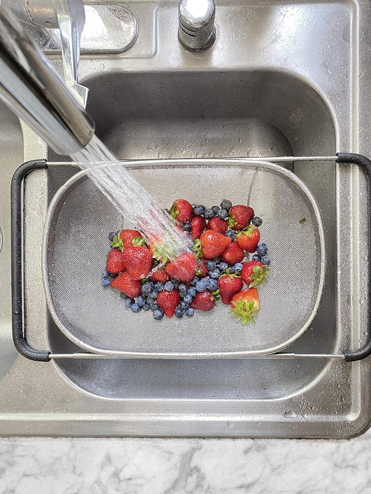 Makerstep Over-The-Sink Colander Strainer Basket