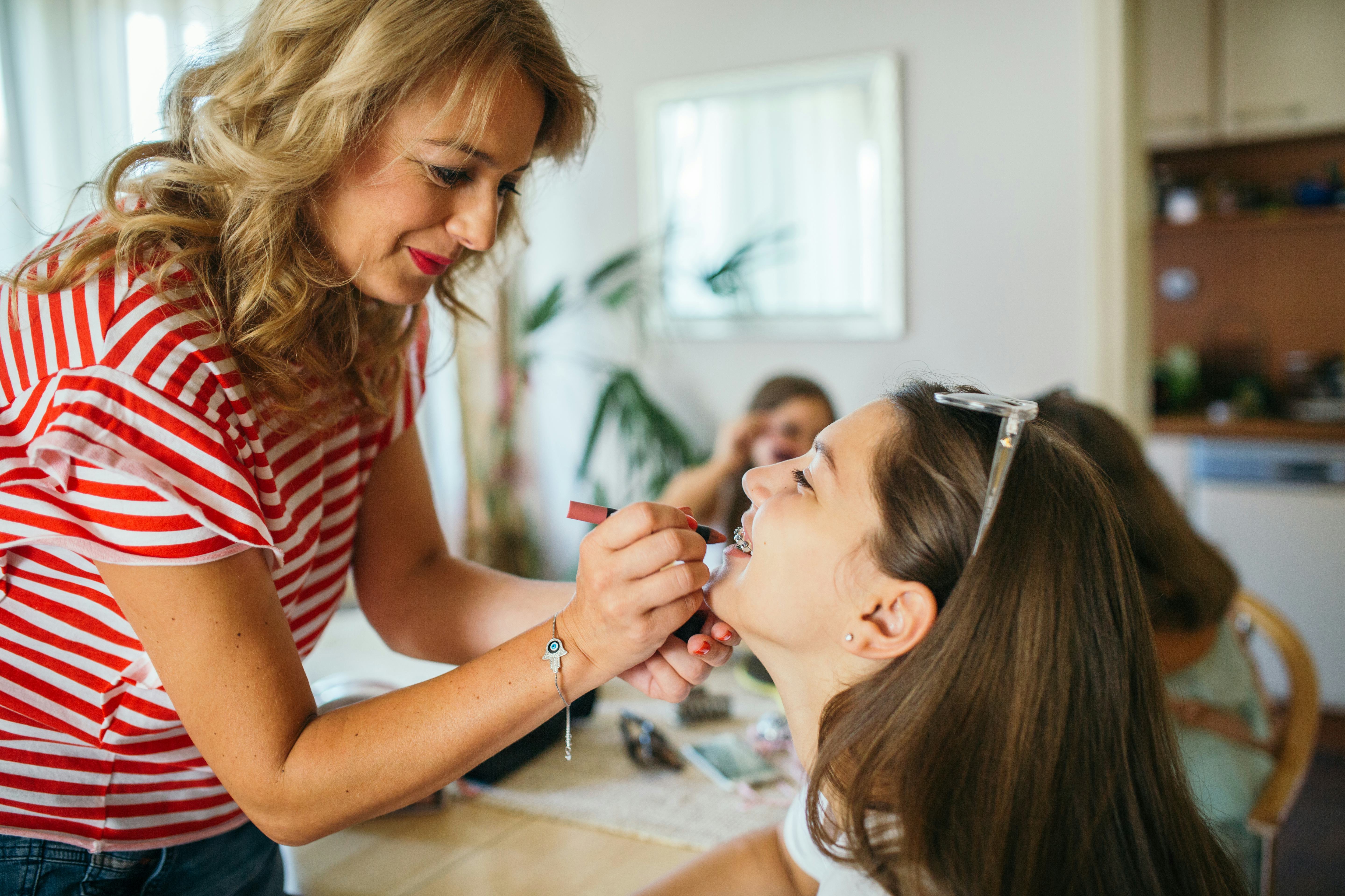 A teenage daughter is asking Reddit's 