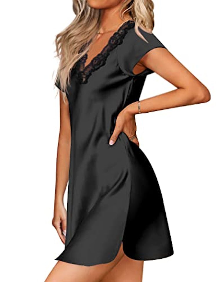 Ekouaer Satin V-Neck Nightgown