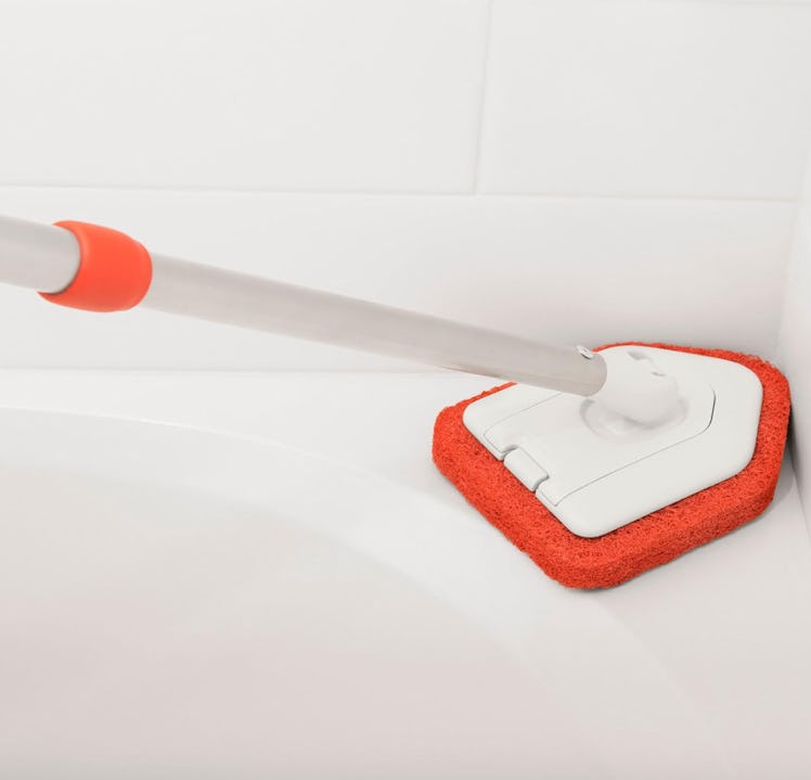 OXO Good Grips Extendable Tub And Tile Scrubber