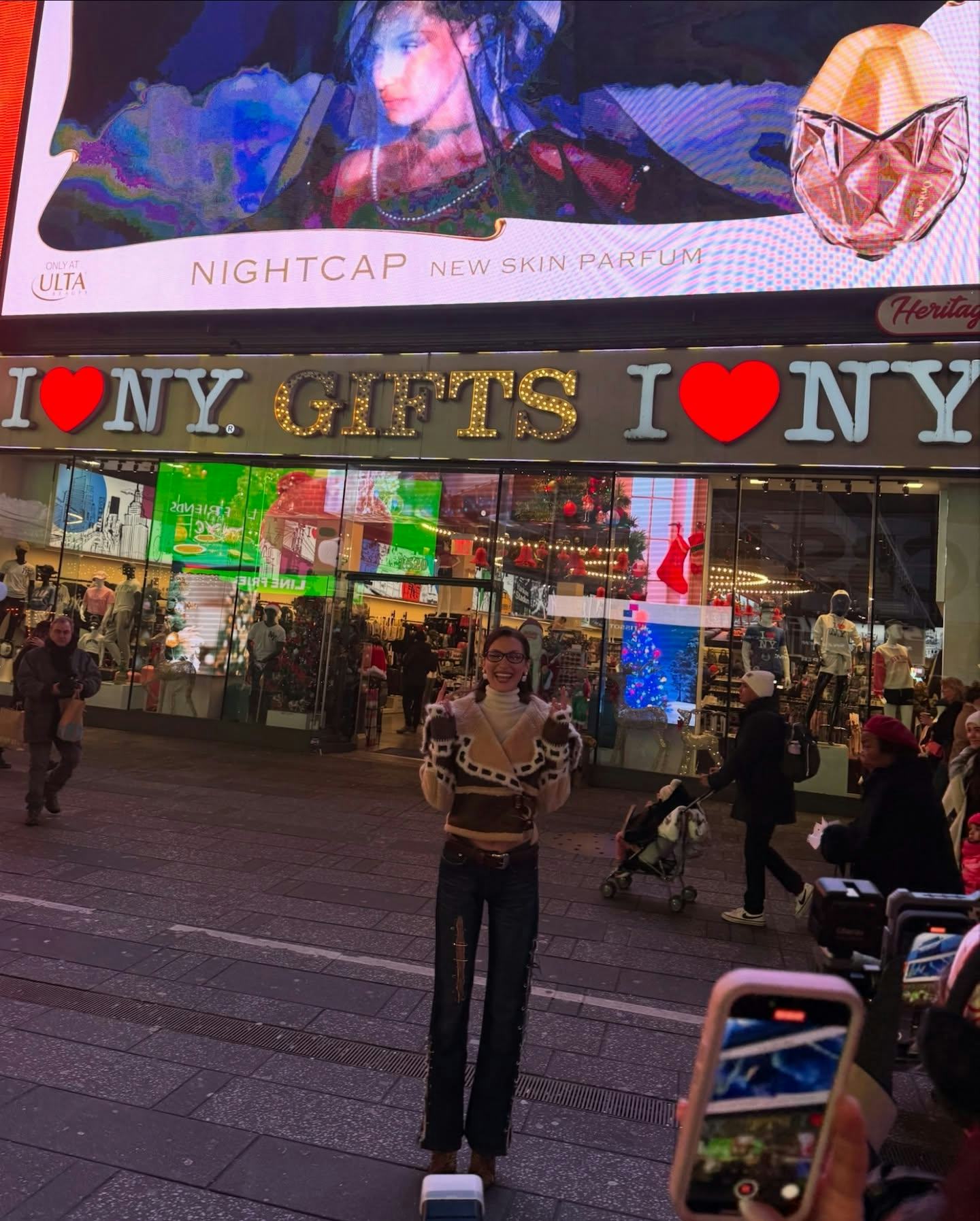 Bella Hadid&rsquo;s cutout jeans were so punk.