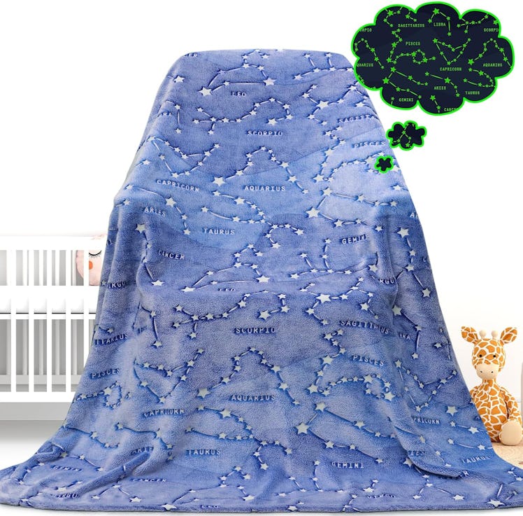 Gdindff Glow in The Dark Blanket