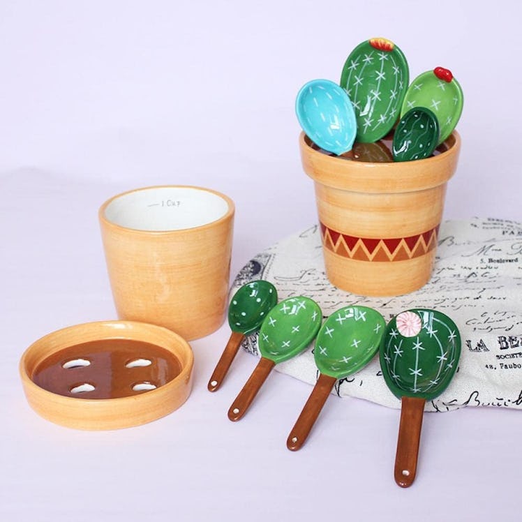 Sizikato Porcelain Measuring Spoons with Base (5 Pieces)