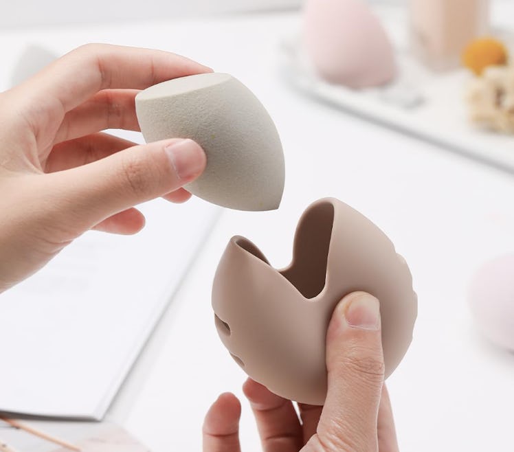 FERYES Makeup Sponge Holder