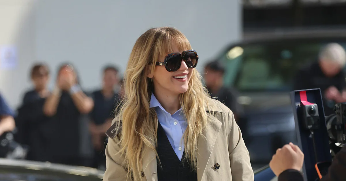 Jennifer Lawrence's Dior Trench Coat Has a Couture-Inspired Surprise in ...