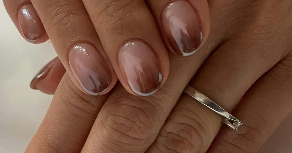 How To Wear "Toasted Nails," Fall's Hottest Manicure Trend