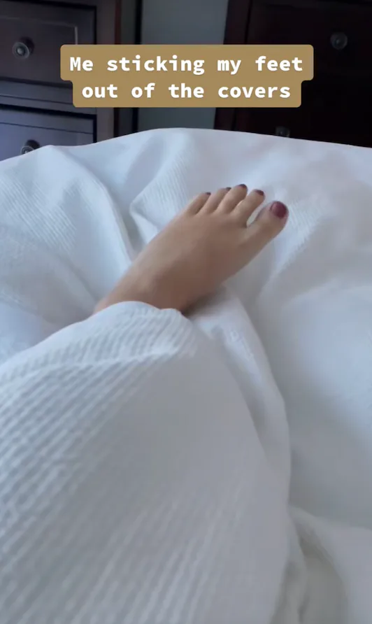 Proč v noci vystrčíš nohu z přikrývek.