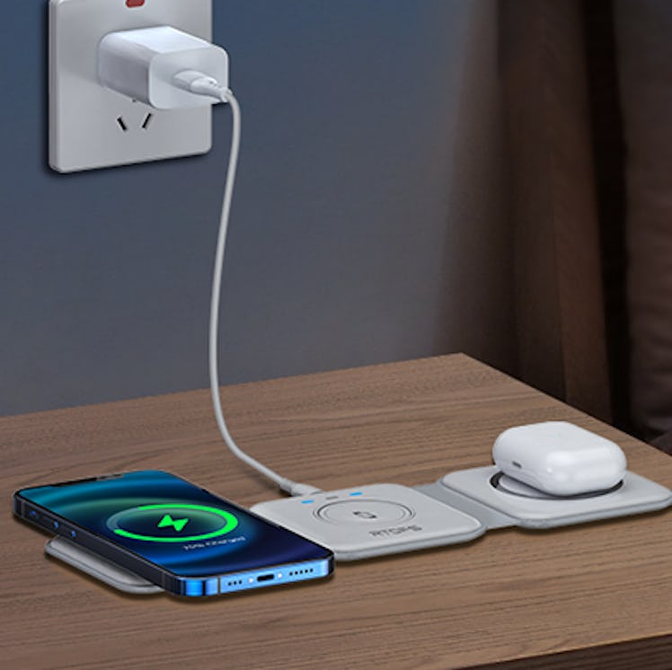 RTOPS  3-in-1 Wireless Charging Station